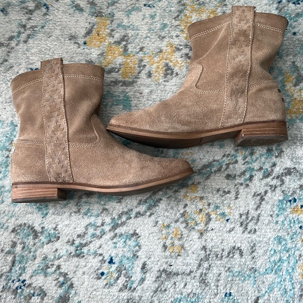 Toms Castle Rock Suede Aztec Tan Ankle Booties